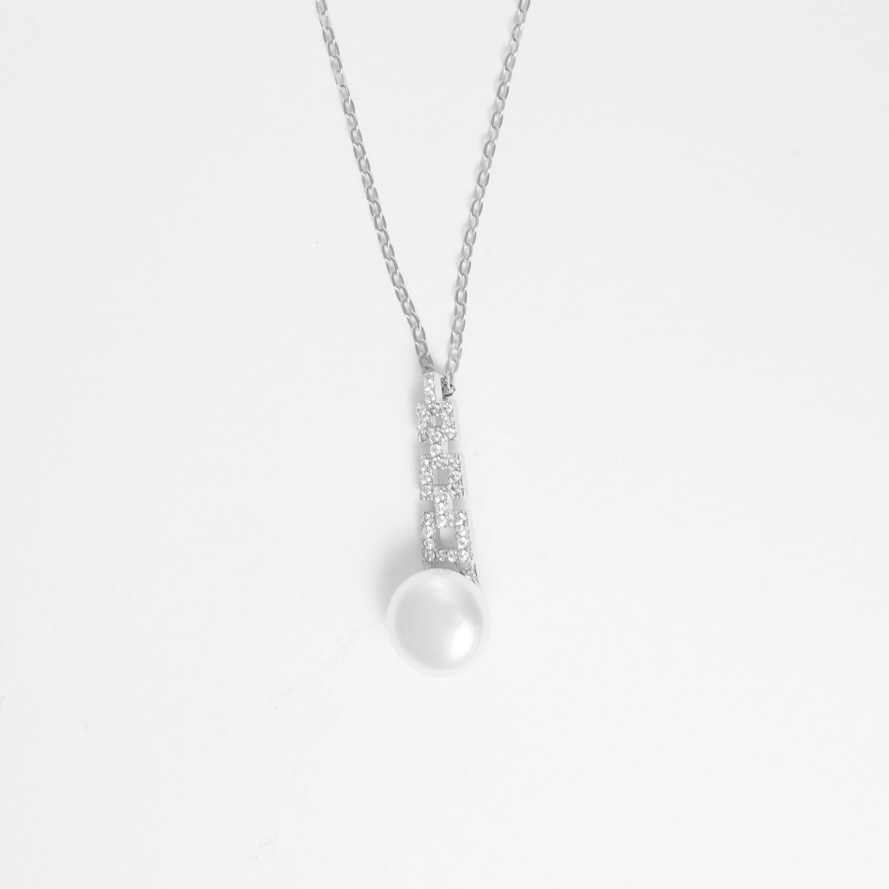 The Classic Pearl Necklace is a timeless piece crafted from fine silver and sparkling zircon stones. Its elegant design features a specular pearl-like charm that adds a touch of sophistication to any outfit.