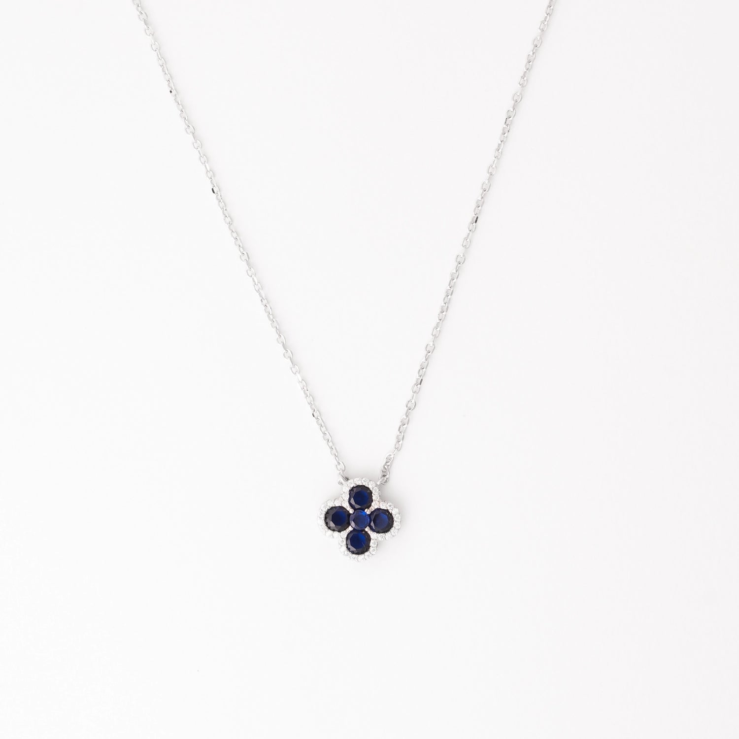 Add a touch of charm with the Blue Clover Necklace, crafted in fine silver and sparkling zircon stones. This delicate necklace features a beautiful four-leaf clover design, symbolizing luck and positivity.